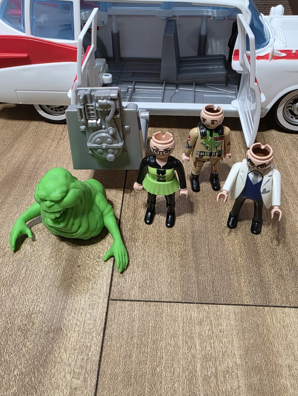 Ghostbusters Movie Ecto 1 Playset with Accessories Movie Toy 2020 - Picture 6 of 14